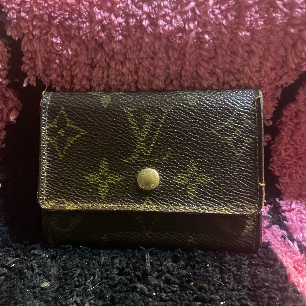 Authentic but pre loved Louis Vuitton Brown Leather Card Holder